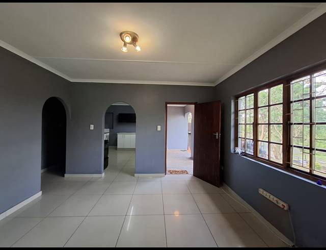3 BEDROOM HOUSE TO LET IN CAVERSHAM GLEN